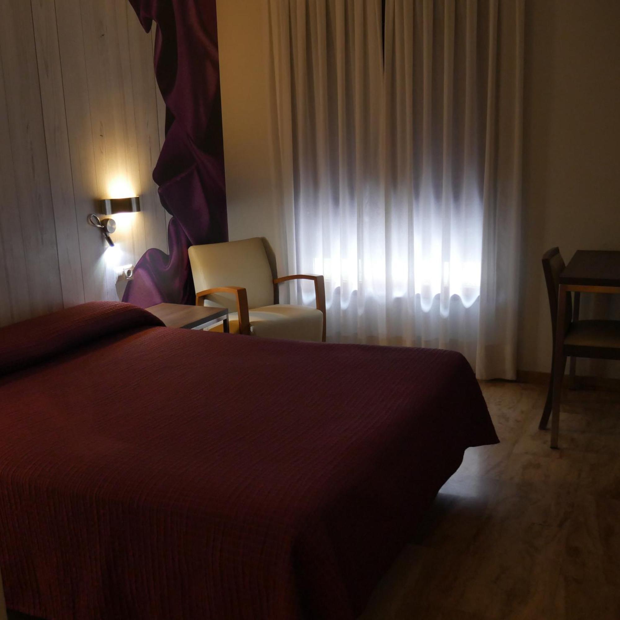 Hostal 4C Cuatro Caminos Madrid Chambre photo