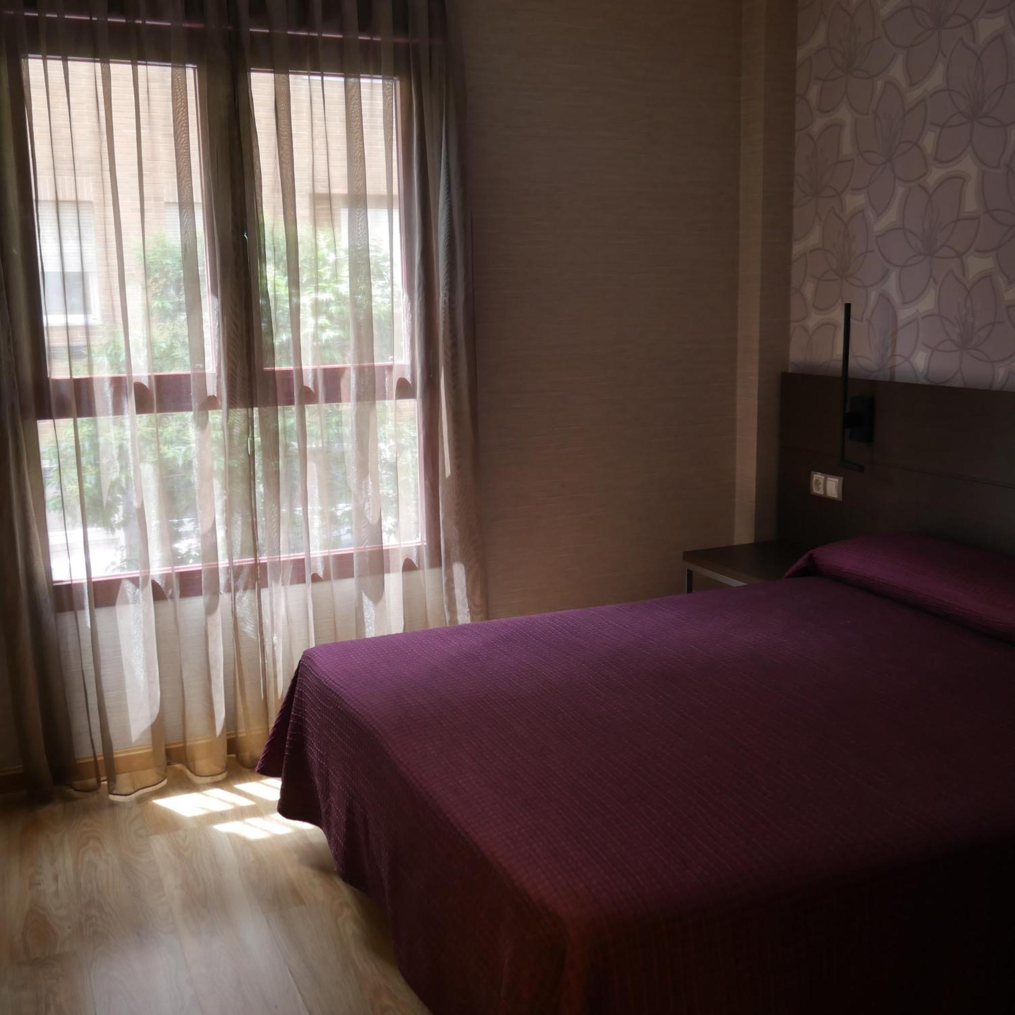 Hostal 4C Cuatro Caminos Madrid Extérieur photo
