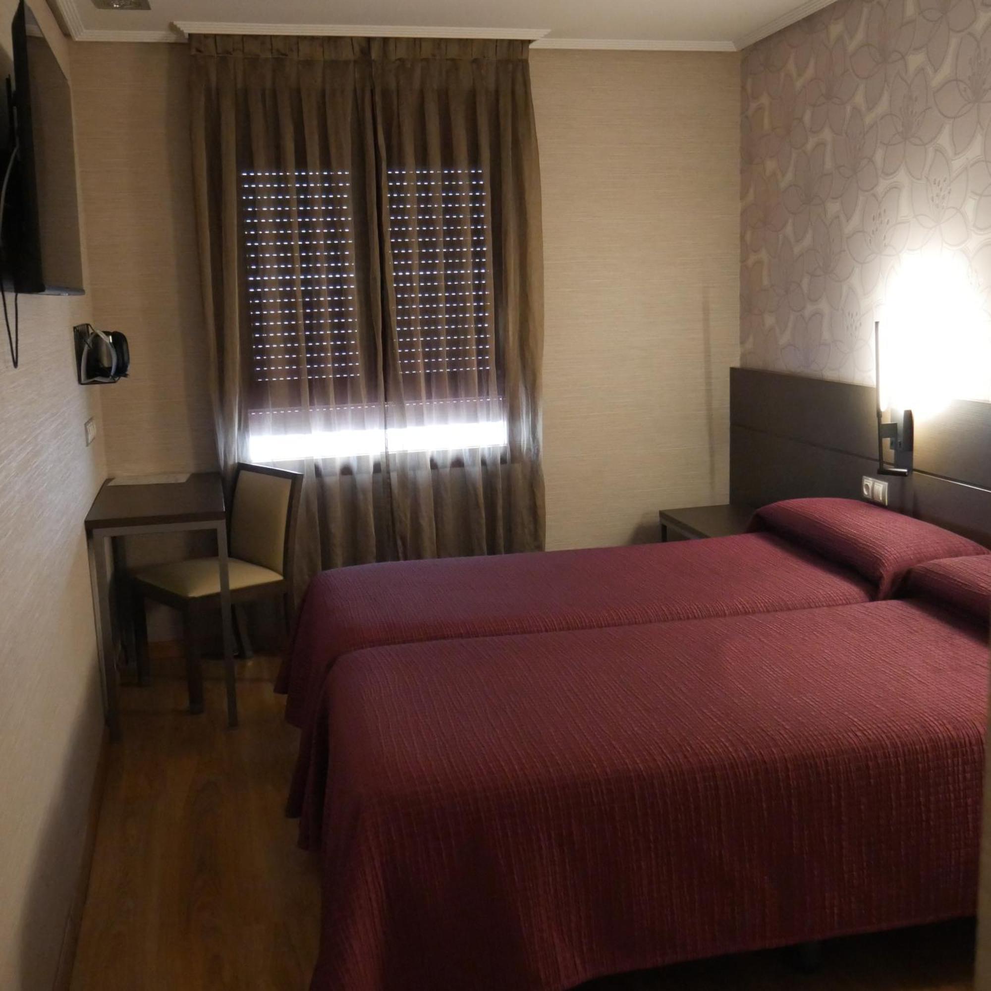 Hostal 4C Cuatro Caminos Madrid Extérieur photo